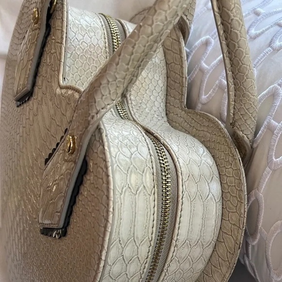 Vivienne Westwood Anglomania Heart bag, black wallet and dustbag - Picture 2 of 11